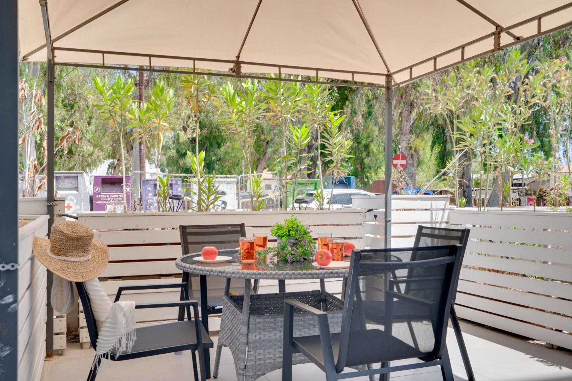 Atlantis Apartments 50M From Makenzy Seafront Larnaca Exterior foto