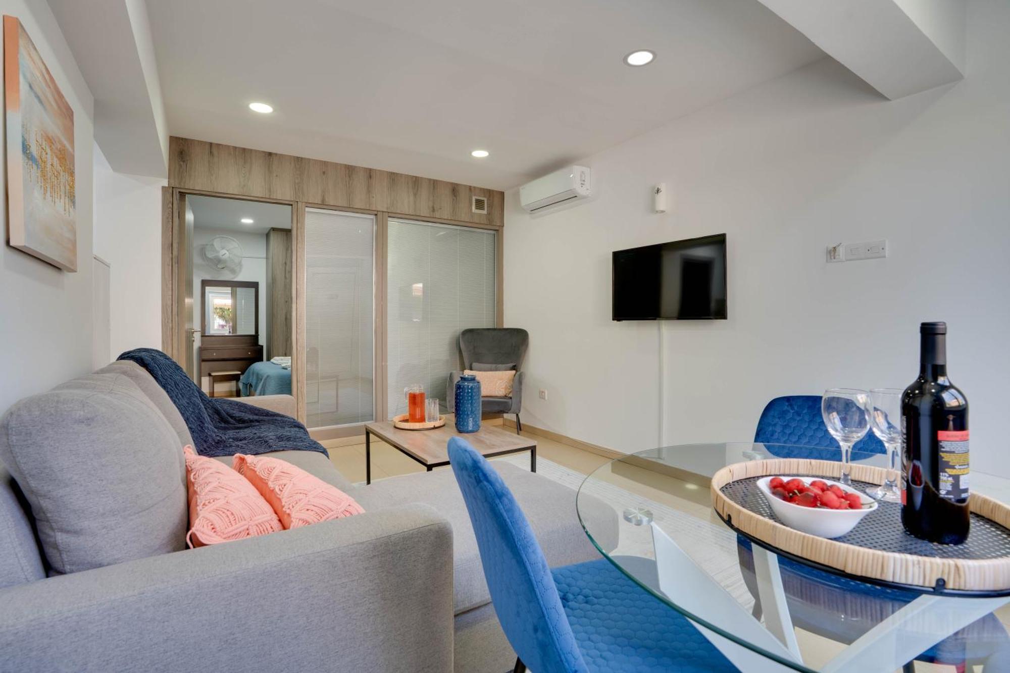 Atlantis Apartments 50M From Makenzy Seafront Larnaca Exterior foto