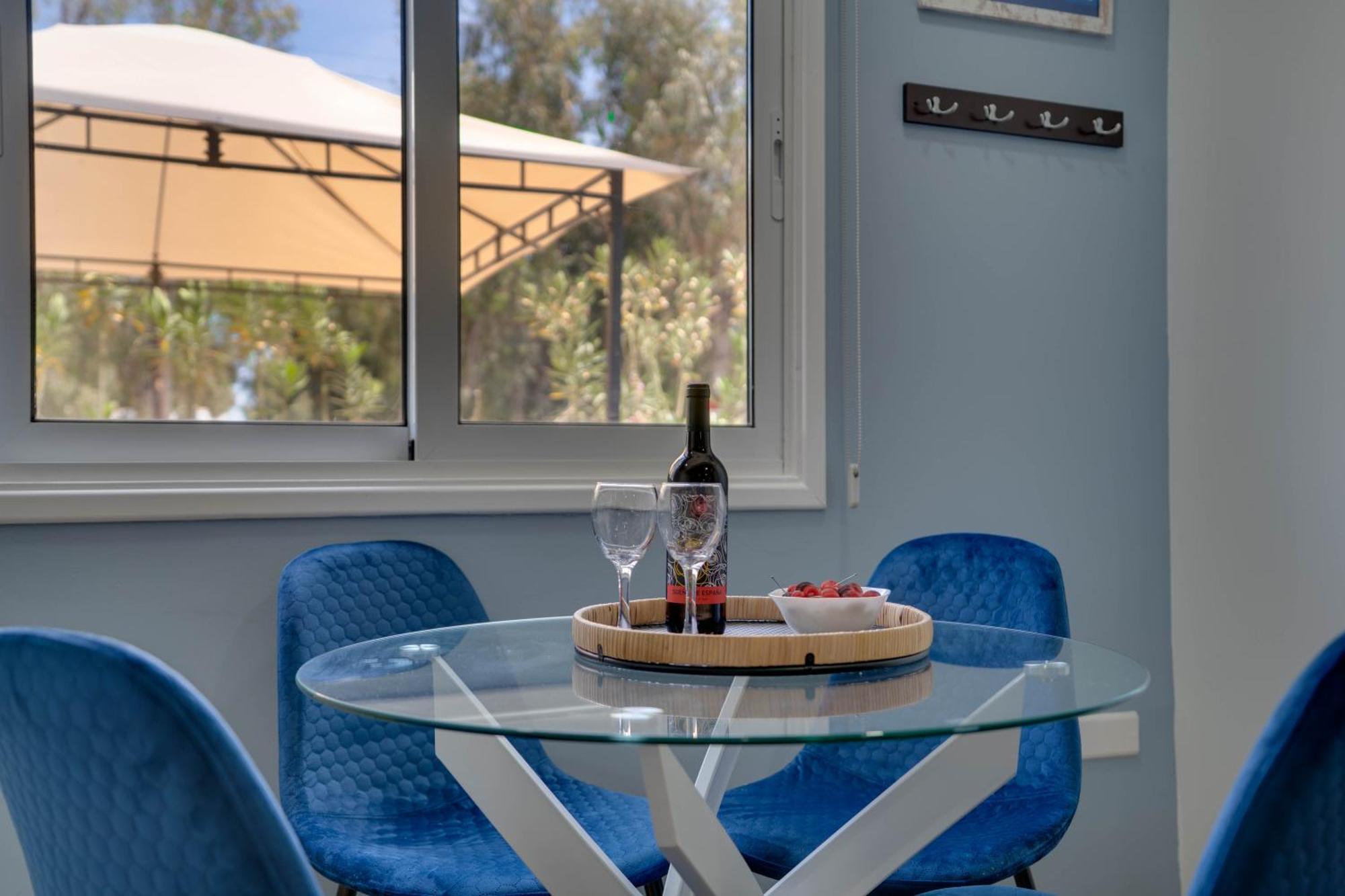Atlantis Apartments 50M From Makenzy Seafront Larnaca Exterior foto