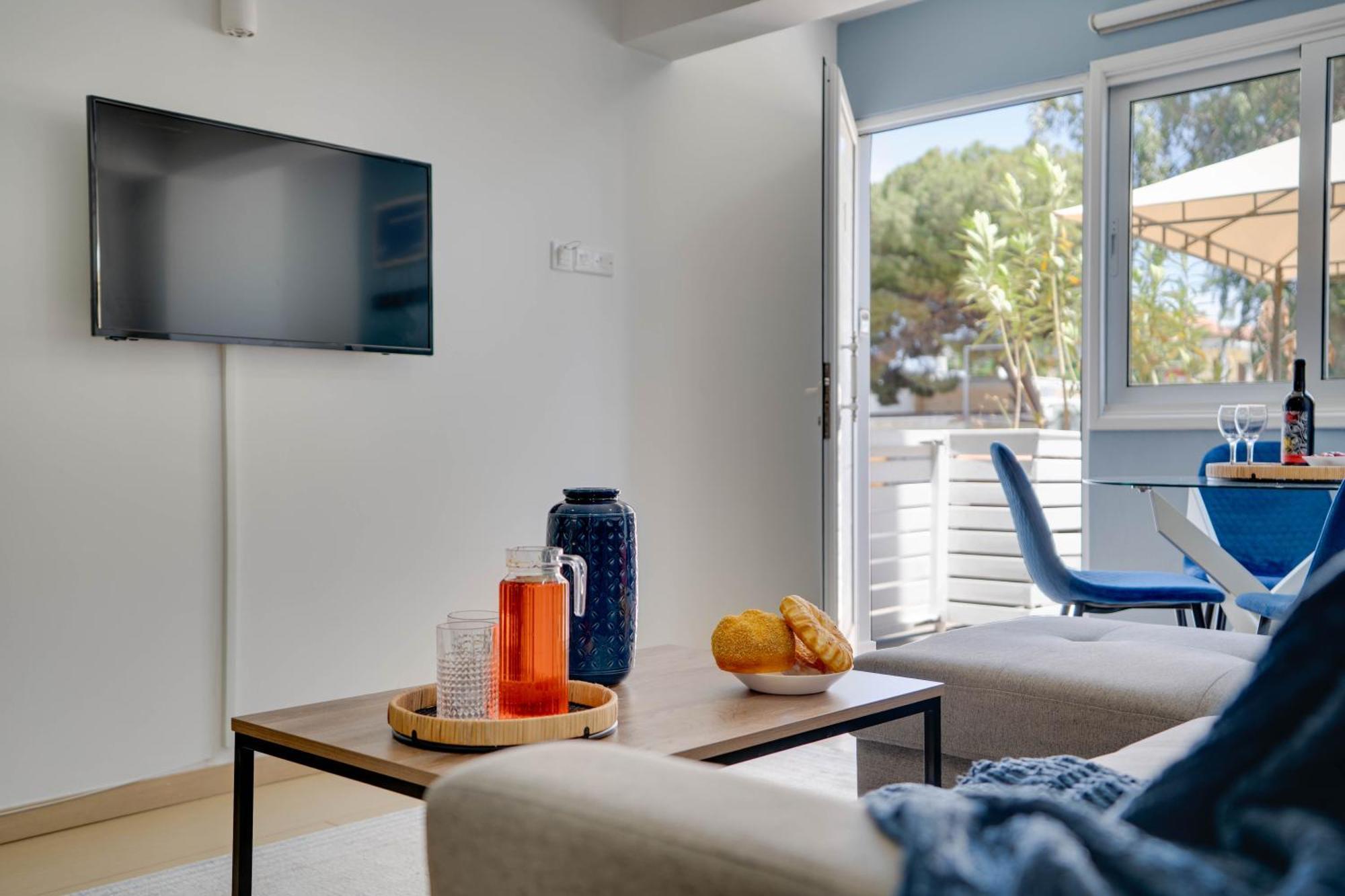 Atlantis Apartments 50M From Makenzy Seafront Larnaca Exterior foto