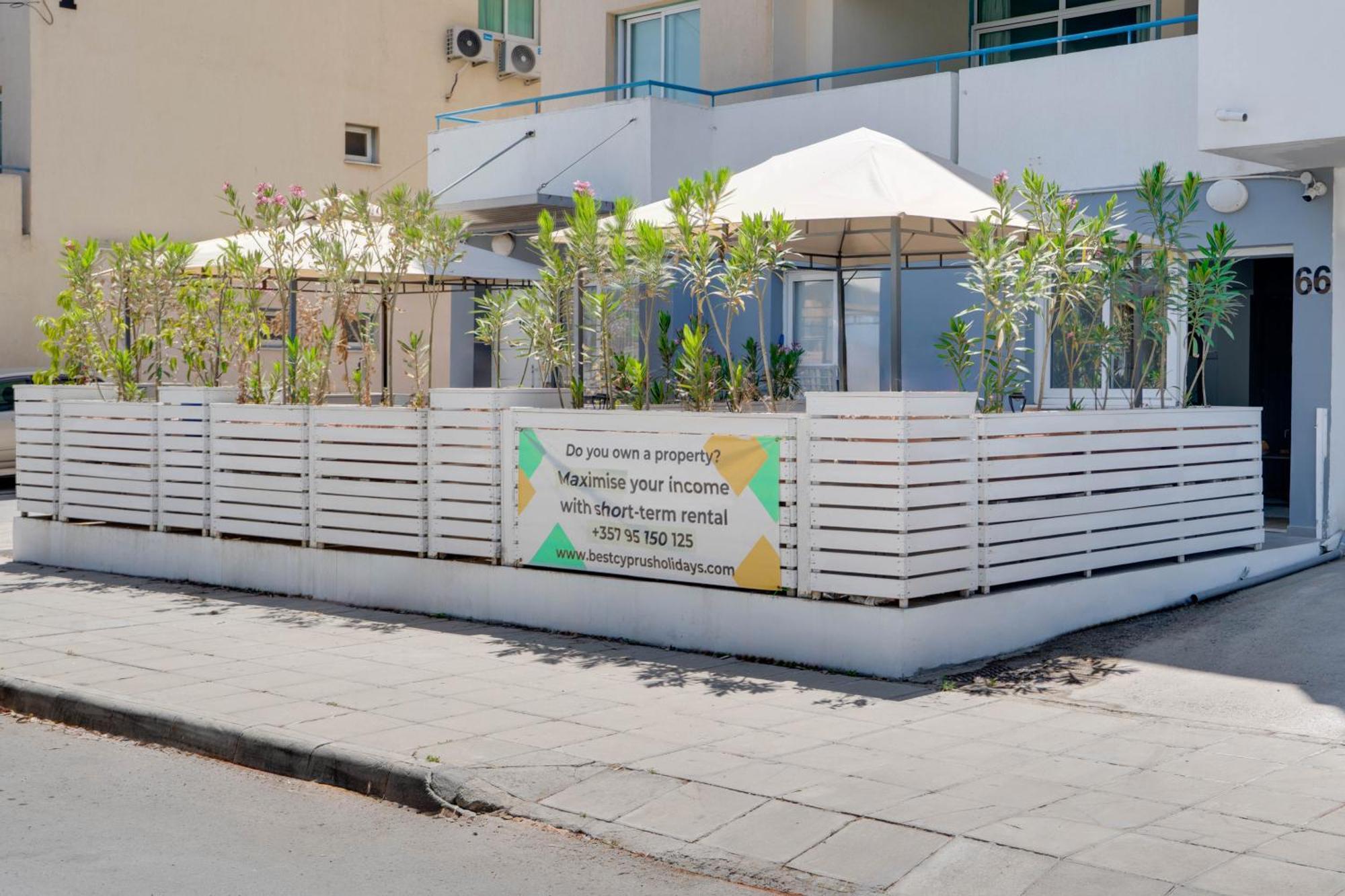 Atlantis Apartments 50M From Makenzy Seafront Larnaca Exterior foto