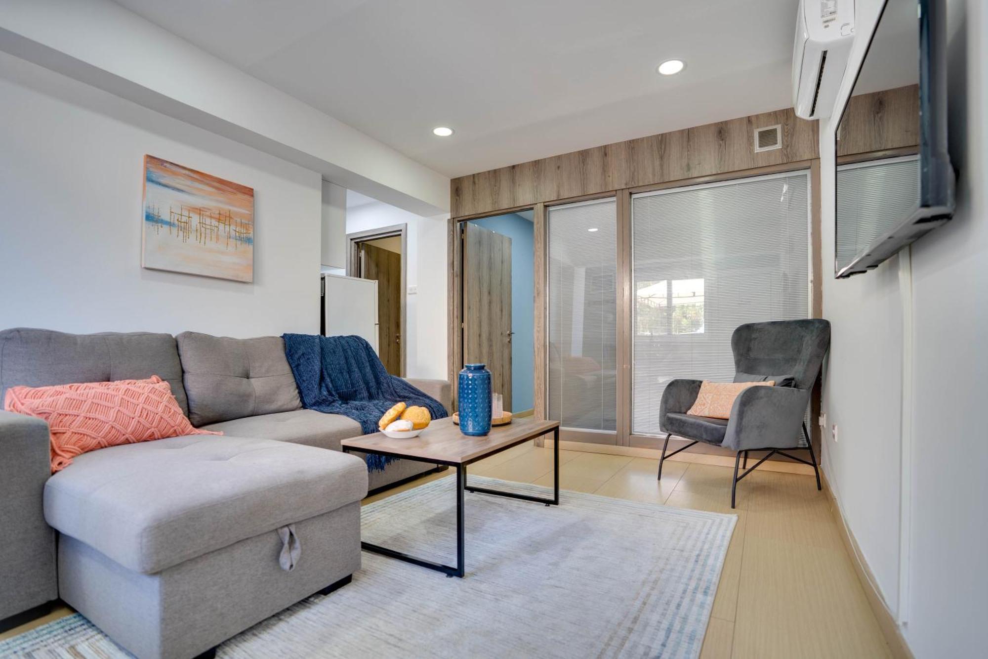Atlantis Apartments 50M From Makenzy Seafront Larnaca Exterior foto